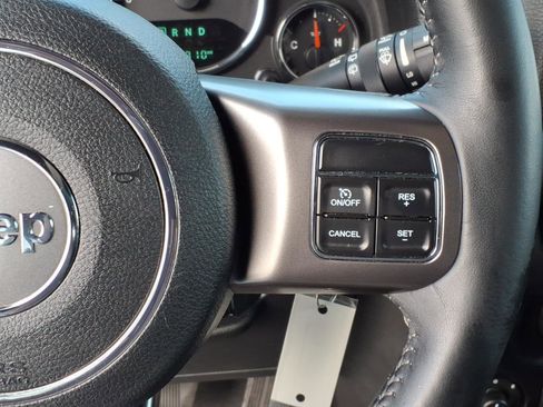 Used 2018 Jeep Wrangler Unlimited Sahara AWD/4WD image 30