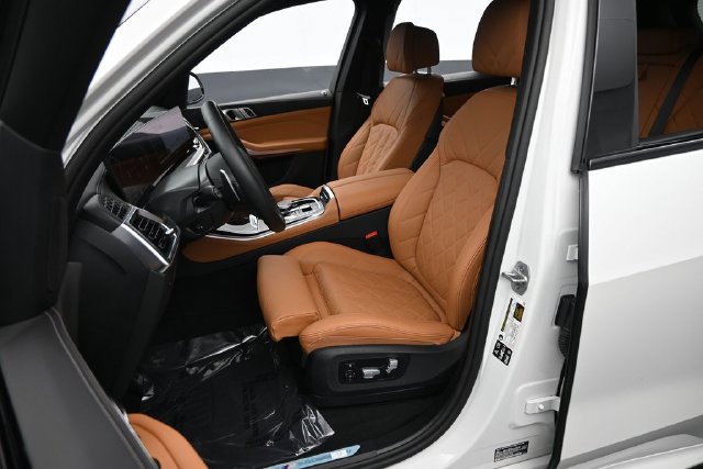 Used 2025 BMW X5 xDrive40i w/ M Sport Package AWD/4WD image 24