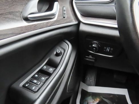 Used 2022 Jeep Grand Cherokee L Limited image 32