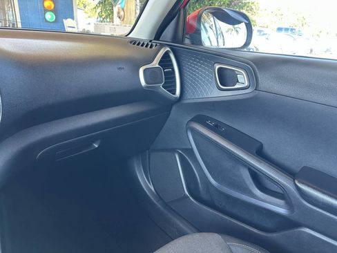 Used 2020 Kia Soul S FWD image 18