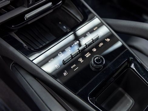 Certified 2025 Porsche Cayenne image 36