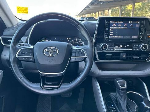 Certified 2021 Toyota Highlander XLE image 18