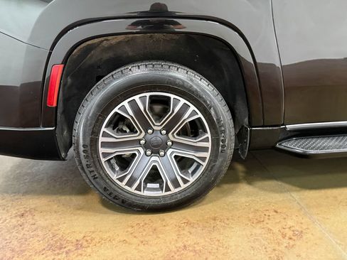 Used 2023 Jeep Wagoneer L Series II AWD/4WD image 91