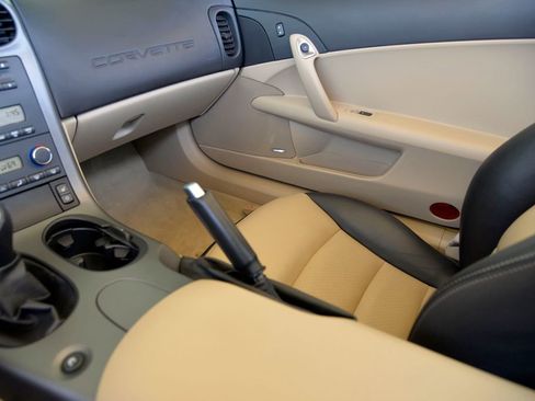 Used 2007 Chevrolet Corvette Coupe w/ Preferred Equipment Group RWD image 25
