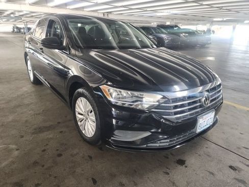 Used 2019 Volkswagen Jetta S w/ Driver Assistance Package FWD image 2