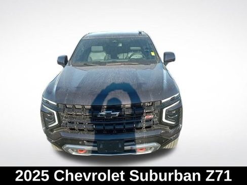 Used 2025 Chevrolet Suburban Z71 image 2