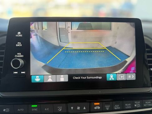 Used 2025 Honda Odyssey Elite image 32