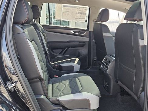 New 2026 Volkswagen Atlas Peak Edition image 17