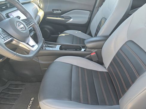 Used 2023 Nissan Kicks SR w/ SR Premium Package image 9
