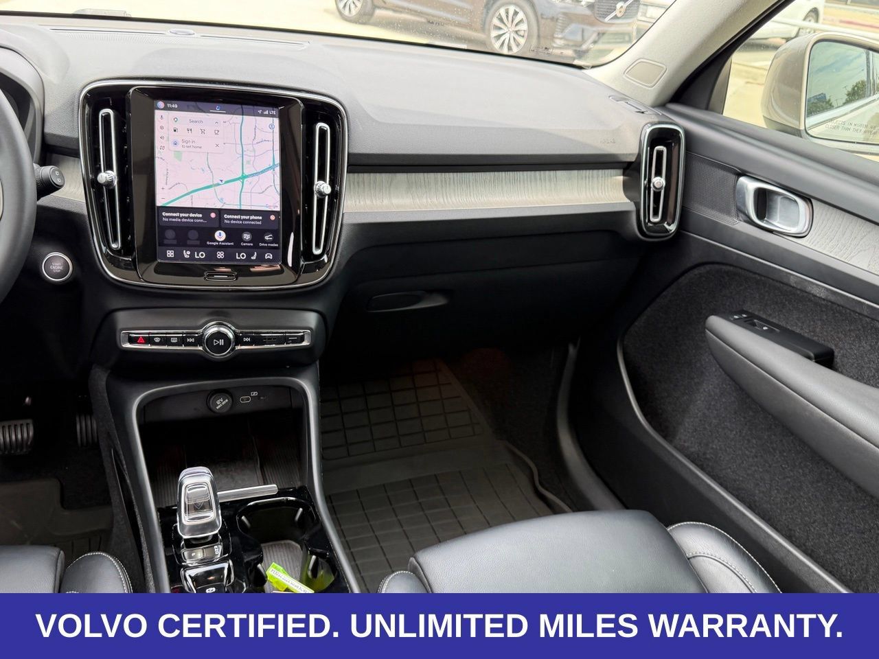 Certified 2024 Volvo XC40 B5 Plus w/ Protection Package Premier AWD/4WD image 15
