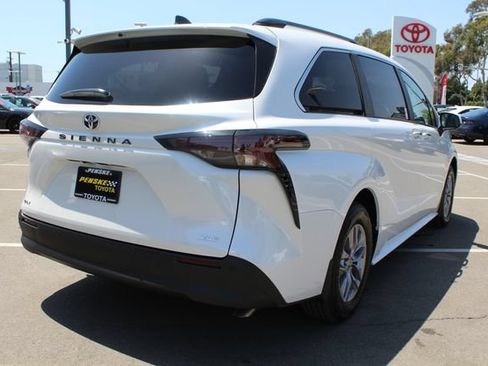 Certified 2026 Toyota Sienna XLE FWD image 70