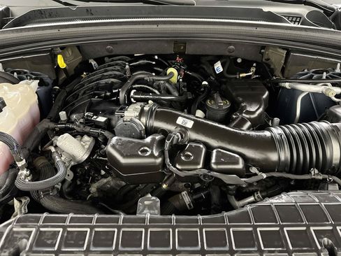 Used 2023 Jeep Grand Cherokee Limited AWD/4WD image 31