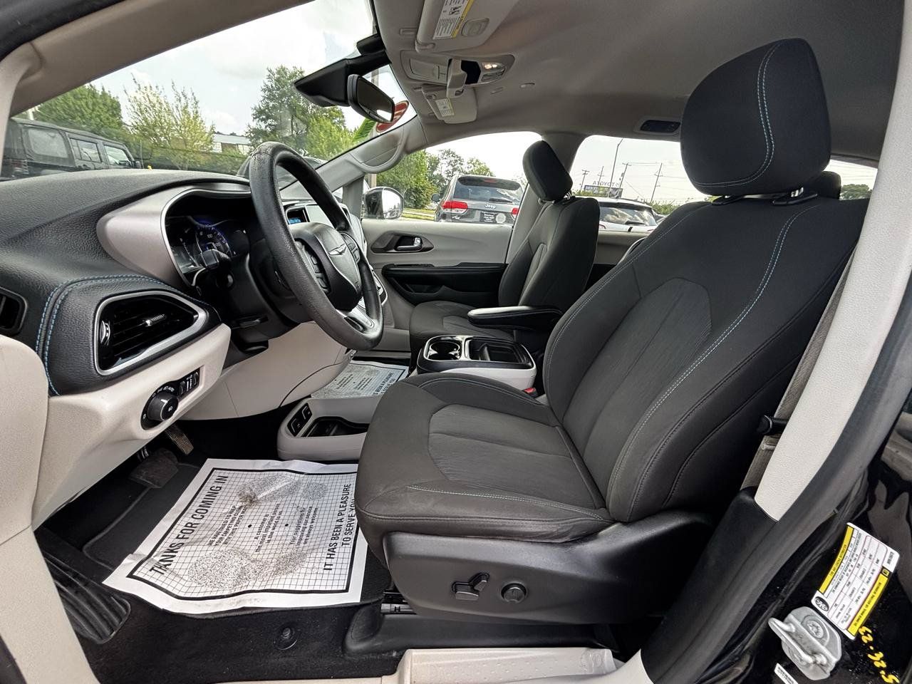 Used 2021 Chrysler Pacifica Touring FWD image 18