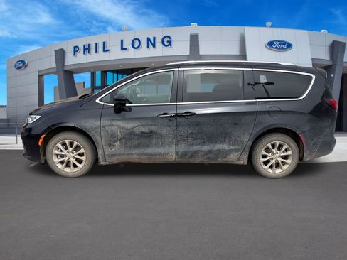 Used 2021 Chrysler Pacifica Touring-L AWD/4WD image 2