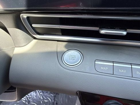 Used 2025 Hyundai Elantra SEL FWD image 29