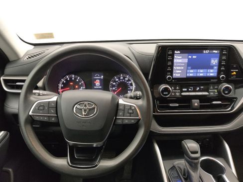 Used 2020 Toyota Highlander L image 22