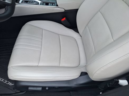 Used 2022 Honda Accord Touring image 17