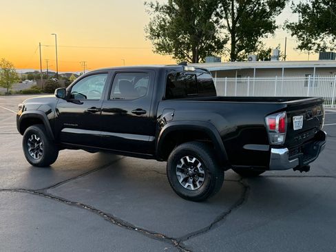 Used 2021 Toyota Tacoma TRD Off-Road w/ Technology Package AWD/4WD image 12