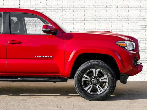 Used 2016 Toyota Tacoma TRD Sport w/ Towing Package image 10