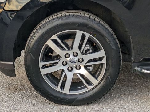 Used 2023 Ford Expedition Limited image 10