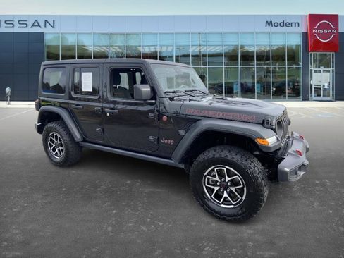 Used 2024 Jeep Wrangler Rubicon image 3