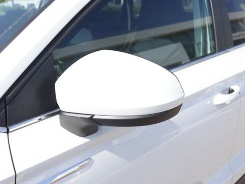 Used 2024 Volkswagen Taos SEL image 12