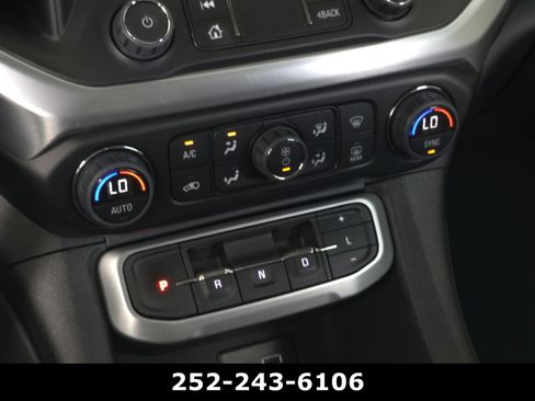 Used 2023 GMC Acadia SLE w/ Driver Convenience Package FWD image 15