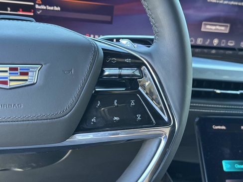 New 2025 Cadillac Escalade Sport Platinum w/ LPO, Floor Liner Package image 32