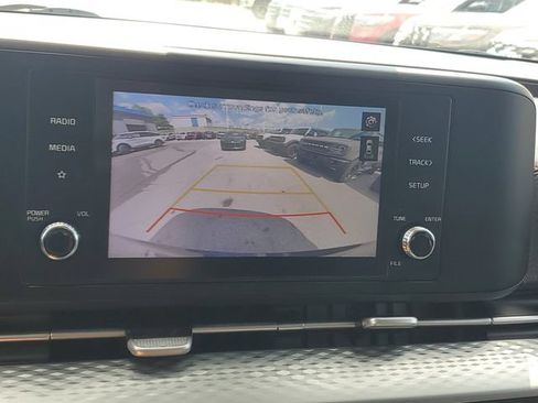 Used 2022 Kia Carnival LX FWD image 28