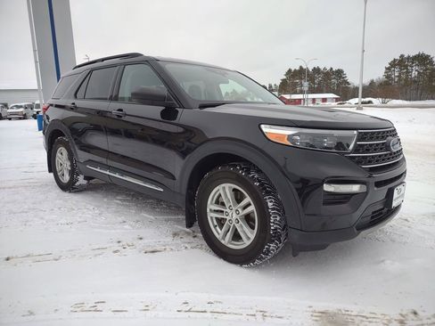 Used 2022 Ford Explorer XLT w/ Equipment Group 202A image 7