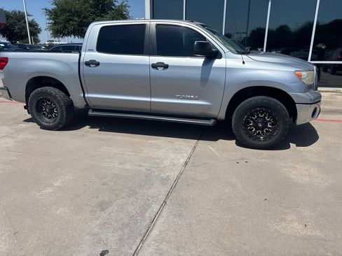 Used 2011 Toyota Tundra 4x4 CrewMax image 4