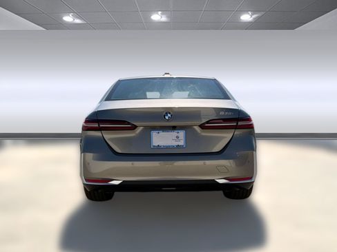 Used 2026 BMW 530i w/ Premium Package RWD image 9