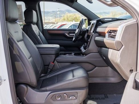 Used 2025 GMC Yukon XL Denali AWD/4WD image 7