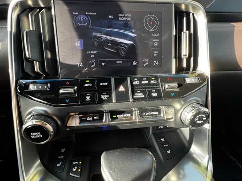 Used 2022 Lexus LX 600 4WD w/ Appearance Package image 27