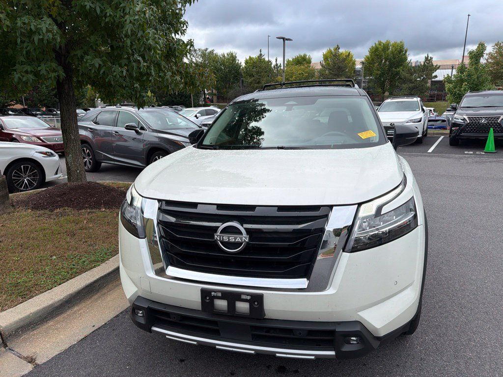Used 2023 Nissan Pathfinder Platinum w/ Cargo Package AWD/4WD image 3