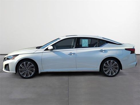 Used 2025 Nissan Altima 2.5 SL image 3