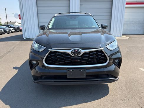 Used 2023 Toyota Highlander XLE AWD/4WD image 13