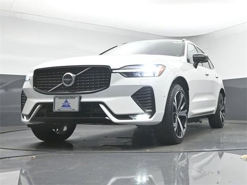 Used 2022 Volvo XC60 B6 R-Design w/ Advanced Package image 39