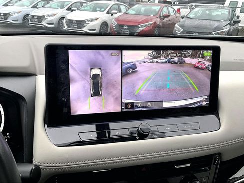 Used 2024 Nissan Rogue SL image 13