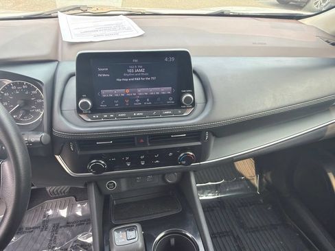 Used 2022 Nissan Rogue S FWD image 23