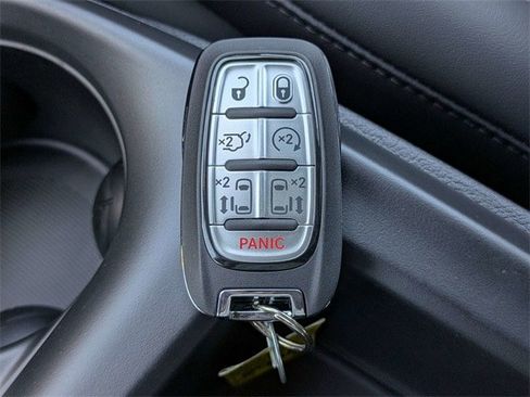 New 2026 Chrysler Pacifica Select image 30