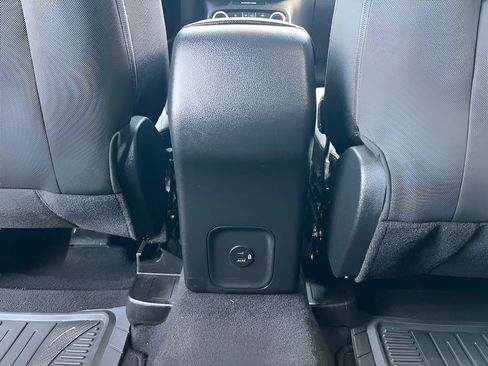 Used 2022 Ford Escape SE image 16