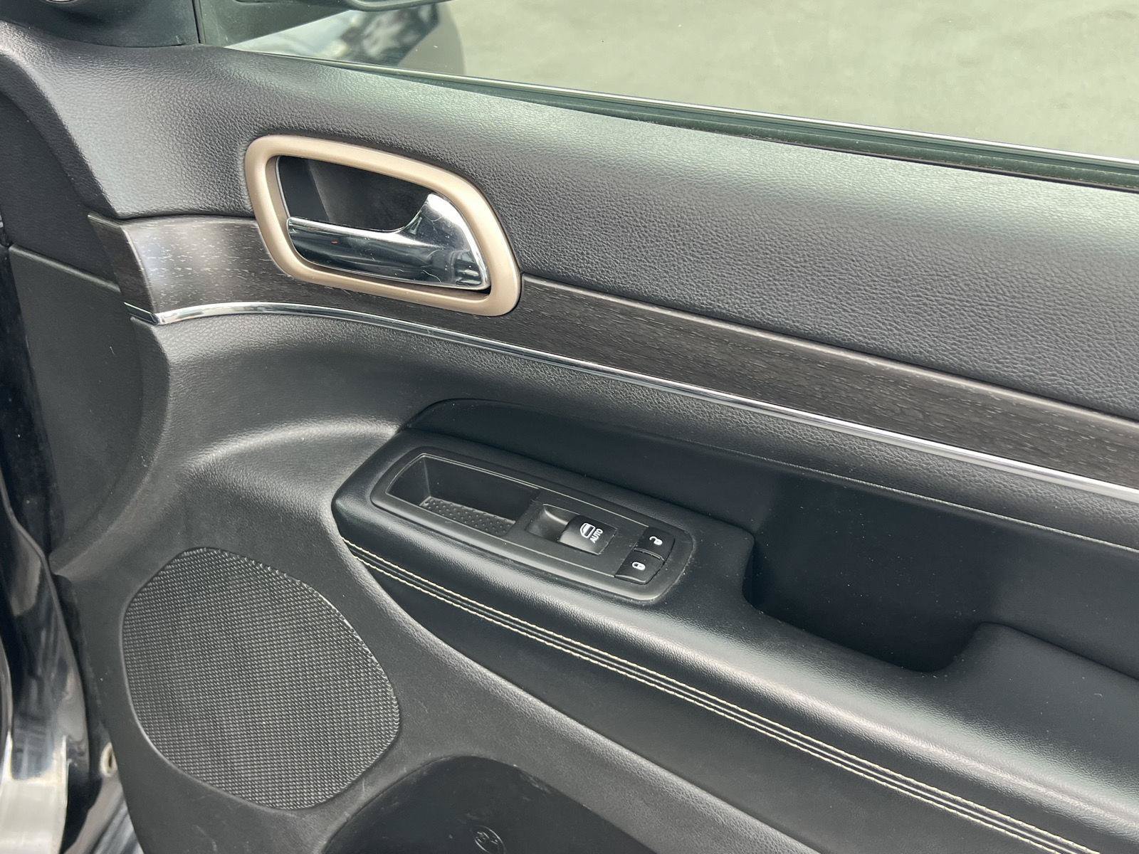Used 2017 Jeep Grand Cherokee Limited AWD/4WD image 27