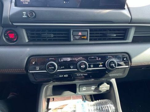 Used 2026 Honda Pilot Sport image 17