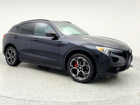 Used 2023 Alfa Romeo Stelvio Veloce image 3