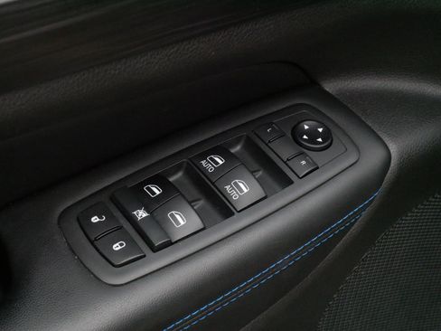 Used 2020 Jeep Grand Cherokee Laredo AWD/4WD image 18