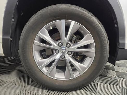 Used 2023 Toyota Highlander LE image 11