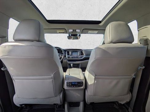Used 2019 Toyota Highlander Limited Platinum image 21