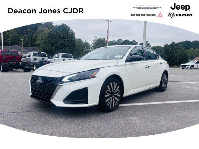 Used 2025 Nissan Altima 2.5 SV FWD image 1
