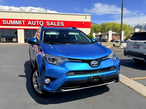 Used 2018 Toyota RAV4 Limited AWD/4WD image 2